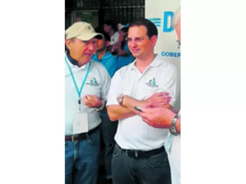 Primera dama y su hijo deciden futuro político 