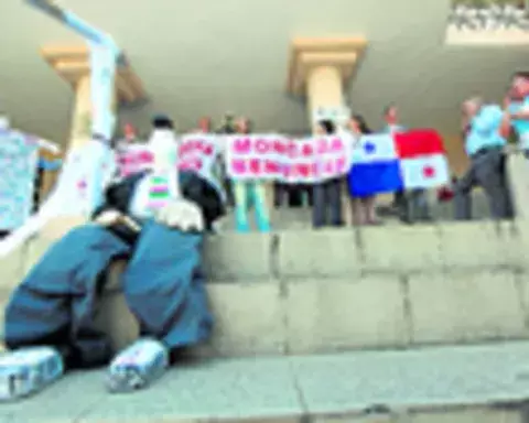 Sociedad civil protesta contra función de la Fiscalía Electoral  