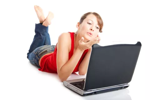 Con un dispositivo podrás besar por internet 