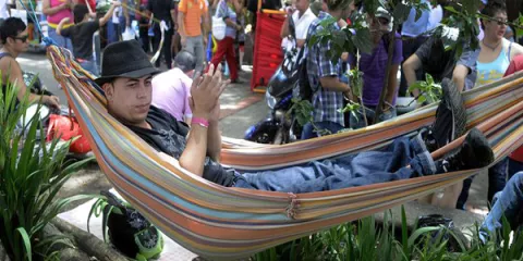 Pueblo colombiano de Itagüí celebra el Día de la Pereza