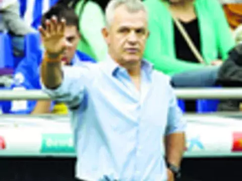 Aguirre dice que su club está en la cuerda floja  
