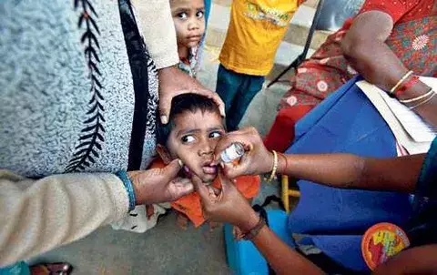 La India estaría  a punto de erradicar la poliomielitis que afecta a muchos niños 