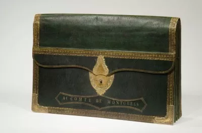 Cinco siglos de historia del bolso, en una muestra de Museo