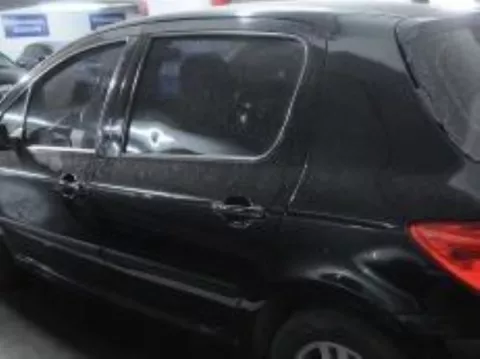 Agarra a tiros un auto que le quitó su estacionamiento