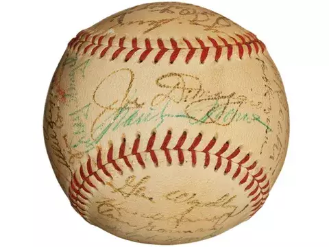 Pagan casi 60 mil dólares por una pelota de béisbol