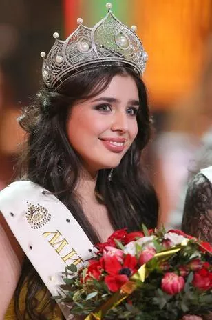 Miss Rusia 2013 borra su página en una red social por insultos