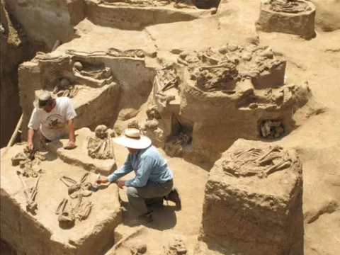 Arqueólogos sacan a la luz una necrópolis de más de 3,000 años