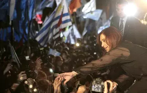 Argentina supera el "kirchnerismo" y da la bienvenida al "cristinismo"