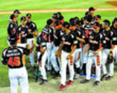 Herrera y Los Santos, una vez más en la historia negra del béisbol 