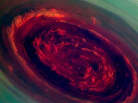 Sonda observa gigantesco huracán en Saturno 