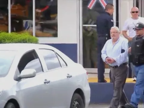 Primer ministro británico pillado tomándose una "siestecita"