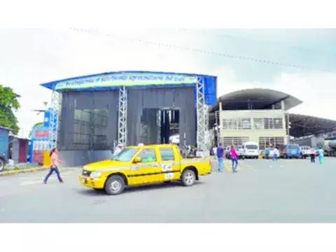 Panamá cuenta con personal suficiente en Paso Canoas 