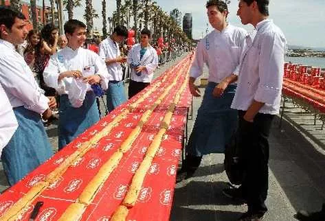 Elaboran en España el bocadillo más largo del mundo, de casi 4 kilómetros