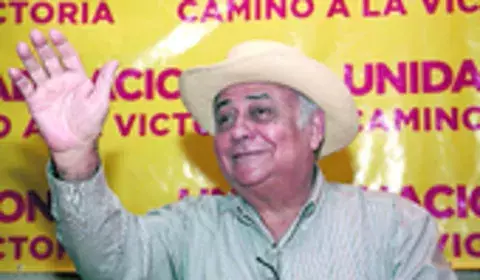 ‘Maco’ Rosas da espaldarazo a campaña de  Navarro 
