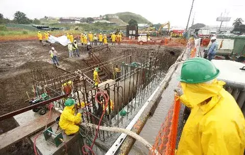 Suministro de agua potable se restablece paulatinamente