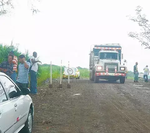 Exigen pago de $1.7 millones en impuestos o paran obras 