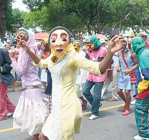 Se inicia festividad  del Corpus Christi con diablicos sucios  