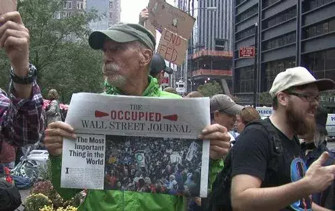 Los "indignados" de Nueva York se manifiestan frente a banco en sur Manhattan