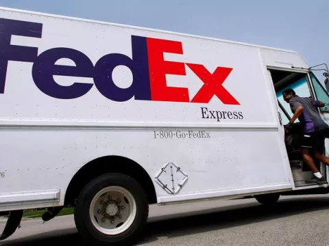 Empleados de FedEx son atendidos por fuga de picante