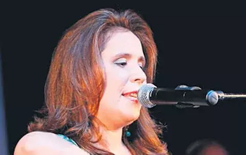 Patria Vlieg honra a Mercedes Sosa en disco   