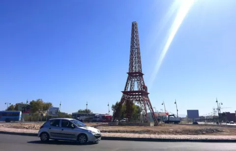 Construyeron una nueva 'Torre Eiffel' en una ciudad milenaria