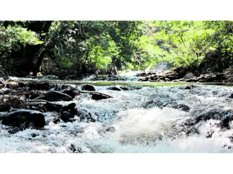 Ríos y cascadas en El Águila