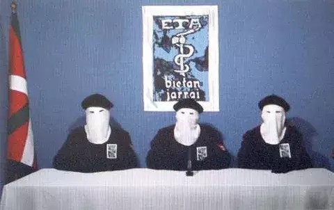 ETA pone fin a su actividad armada tras cinco décadas 