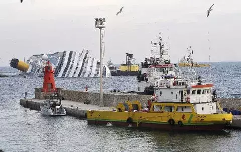 Se necesitarán de 7 a 10 meses para sacar al Costa Concordia de la costa