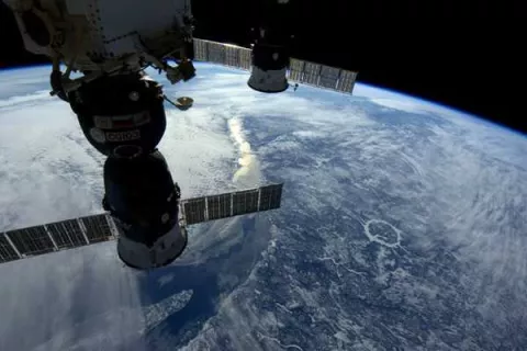 Una nube de basura espacial amenaza a la Estación Espacial Internacional