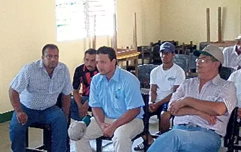 Orientan a productores en la creación de abono 