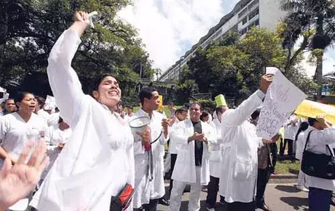 Dirigencia médica ahora pide que se retire de la Asamblea el proyecto 349 