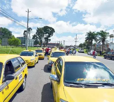 Taxistas  en alerta por intento de  privatización 