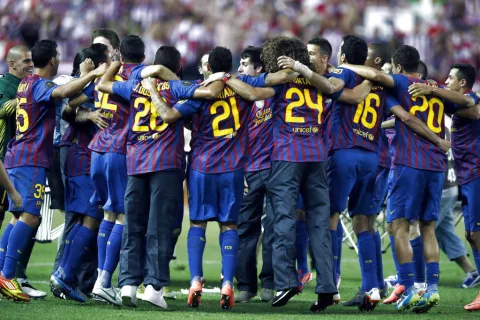 Aerolínea niega que el Barça sólo quiera azafatas