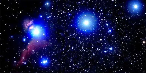 Telescopio capta grupo de brillantes estrellas azules jóvenes
