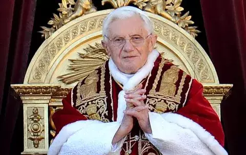 Benedicto XVI: "La familia es la primera escuela de oración" 