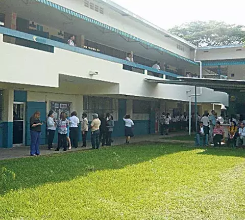 Refuerzan vigilancia en centros escolares 