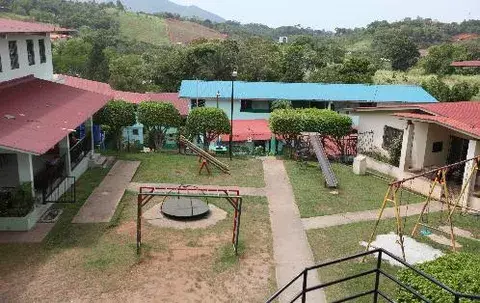 Más de 2 mil niños permanecen en albergues temporales