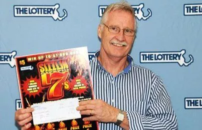 Hombre ganó un millón por boleto de lotería equivocado