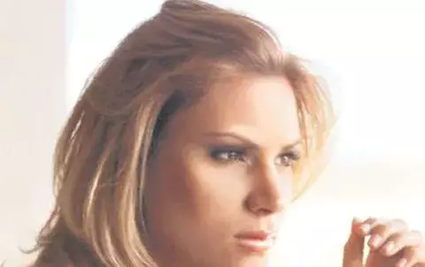 Cantante panameña promociona en Ecuador 