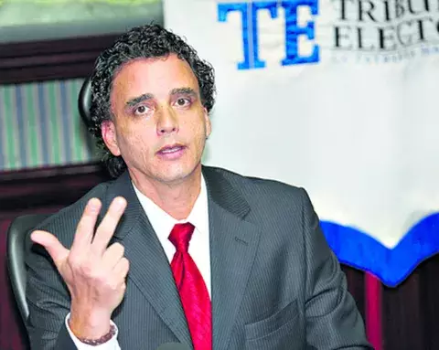  Gerardo Solís es una figura de poder dentro de los gobiernos PRD 