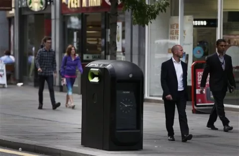 Las autoridades Londres ordena fin de botes de basura espías 