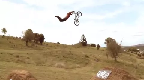El video 'People Are Awesome' reúne acrobacias extremas