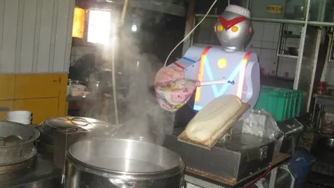 "Fideobot", un androide de corta fideos, a la conquista de la cocina China