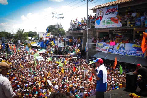  El rival de Chávez rompe el cuentakilómetros en la recta final de la campaña