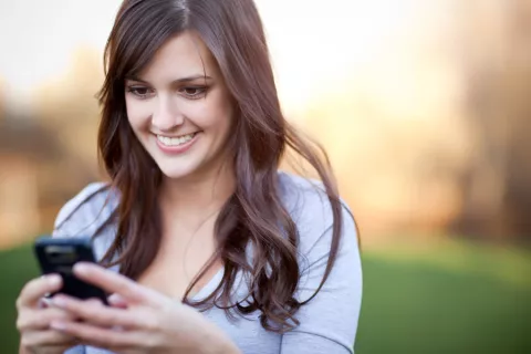 Somos más sinceros cuando nos comunicamos por sms