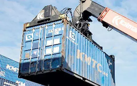 Se desploma superávit comercial de Brasil  