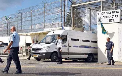 Palestinos e israelíes se preparan para el canje 