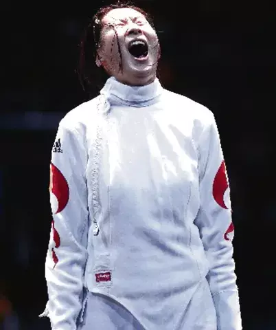China se lleva la presea dorada en espada femenina                 