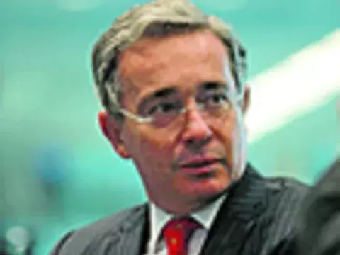 Uribe critica el cese al fuego de la guerrilla tras atentado terrorista 