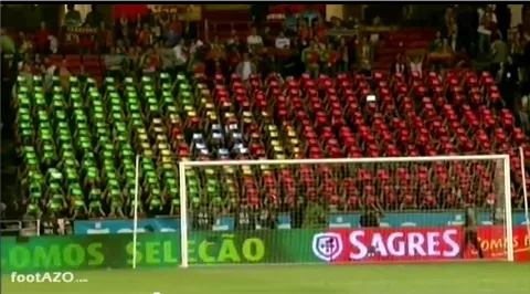 Bandera hecha con tabletas en un estadio